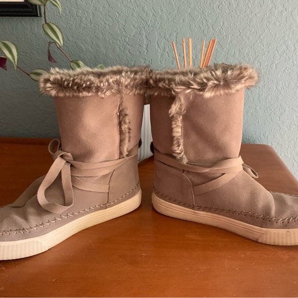 TOMS Vista suede boot lined with faux fur- Women’s 7 US - Picture 3 of 6